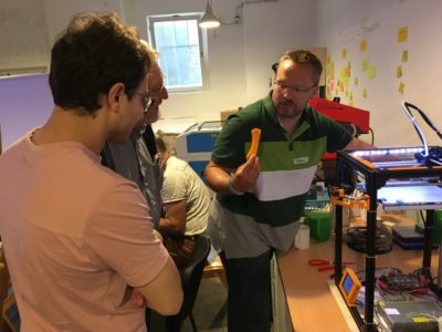 3D-Druck am Drucker mit zahlreichen selbstgedruckten Add-ons