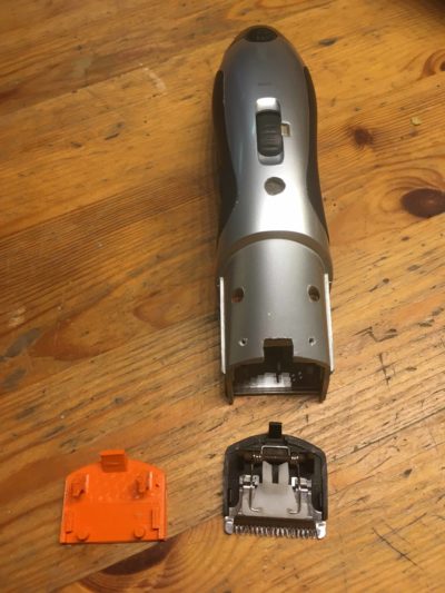 3D-Druck des Kopfteils eines Barttrimmers, nachkonstruiert anhand des Originals, bei dem das Einrasthäkchen abgebrochen war.