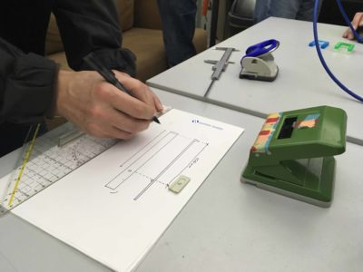 Das verbliebende Stück der Anschlagschine wurde vermessen und daraus eine komplette konstruiert.